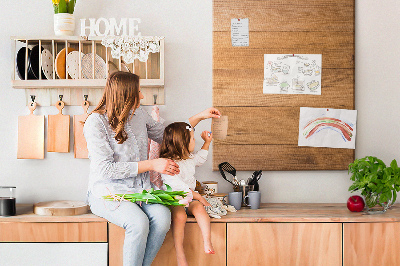 Lavagna in sughero con cornice in legno naturale dai toni caldi