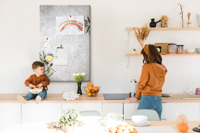 Lavagna in sughero con sfondo minimalista e accenti verde oliva