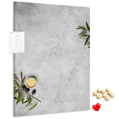 Lavagna in sughero con sfondo minimalista e accenti verde oliva