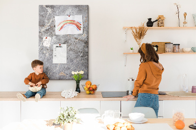 Bacheca di sughero con motivo marmo grigio dalle venature delicate