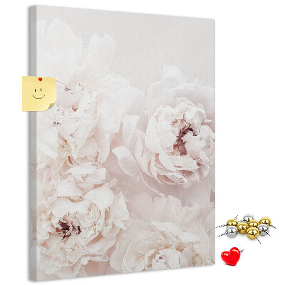 Bacheca di sughero con stampa di peonie delicate dalle tonalità chiare