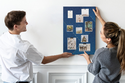 Bacheca di sughero con design moderno nei toni del blu