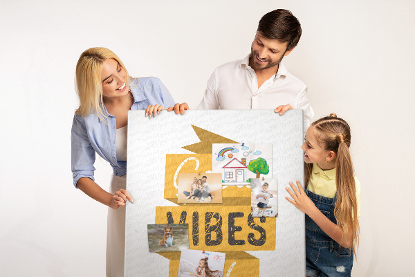 Bacheca di sughero con grafica elegante e vibrazioni positive