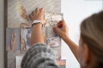 Bacheca di sughero con stampa di foglie delicate dai toni pastello