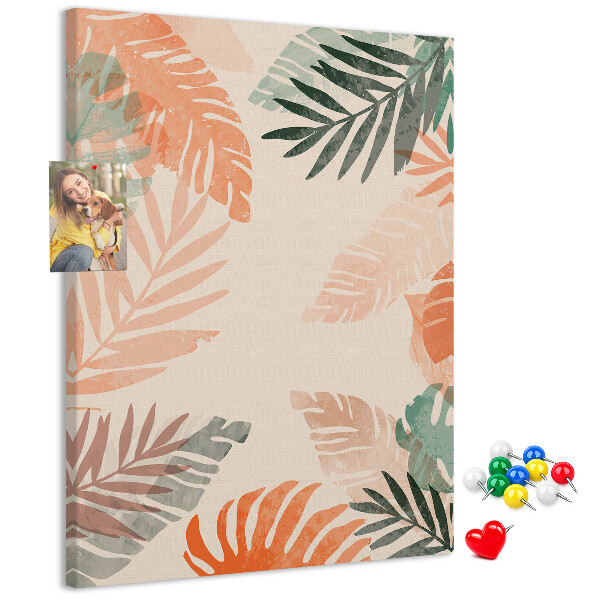 Bacheca di sughero con stampa di foglie tropicali dai colori delicati