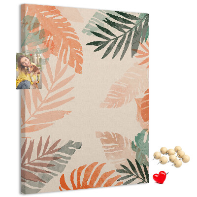 Bacheca di sughero con stampa di foglie tropicali dai colori delicati