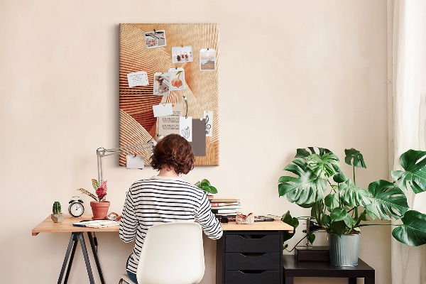 Lavagna in sughero con stampa di onde e curve nelle sfumature del beige