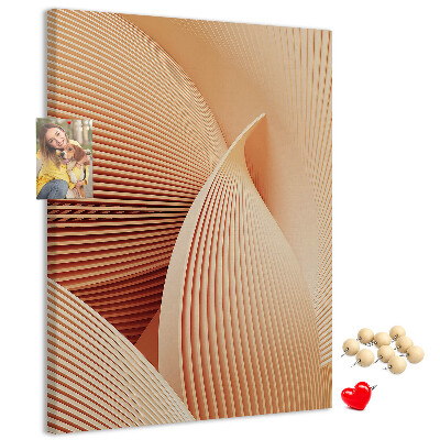 Lavagna in sughero con stampa di onde e curve nelle sfumature del beige