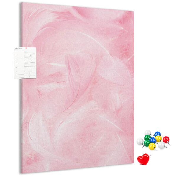 Bacheca di sughero con stampa di delicate piume rosa su sfondo