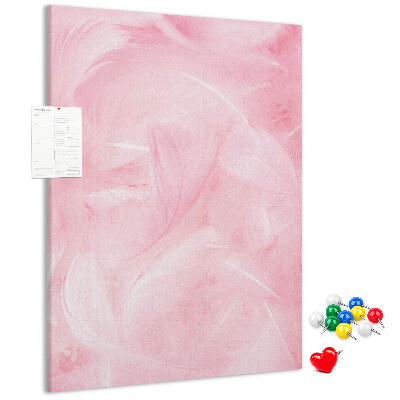 Bacheca di sughero con stampa di delicate piume rosa su sfondo