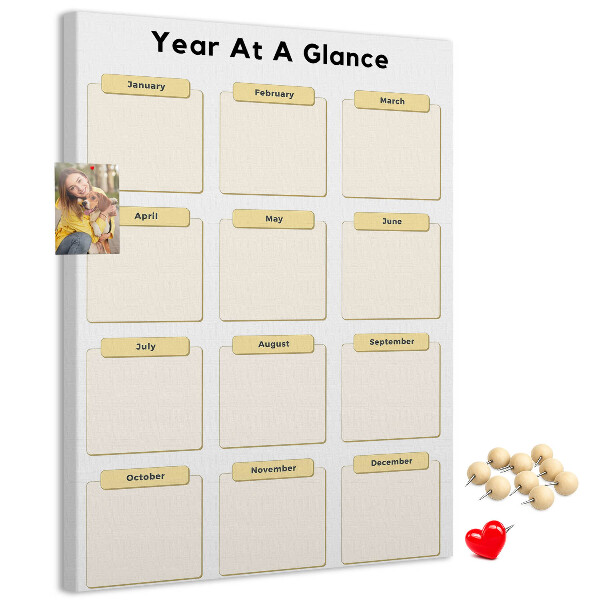 Bacheca di sughero con calendario annuale per la pianificazione degli eventi
