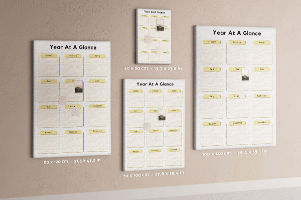 Bacheca di sughero con calendario annuale per la pianificazione degli eventi