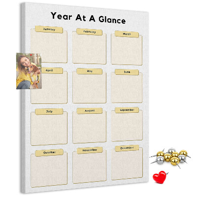 Bacheca di sughero con calendario annuale per la pianificazione degli eventi