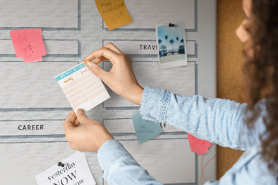 Bacheca di sughero vision board per l'organizzazione degli obiettivi