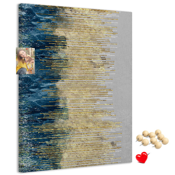 Bacheca di sughero con stampa linee dorate su sfondo mare blu