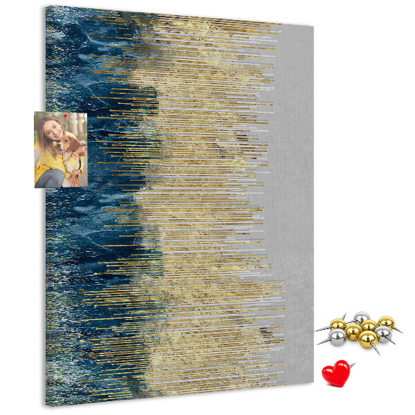 Bacheca di sughero con stampa linee dorate su sfondo mare blu
