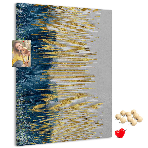 Bacheca di sughero con stampa linee dorate su sfondo mare blu