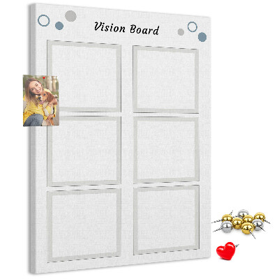 Bacheca di sughero con cornici vuote per vision board