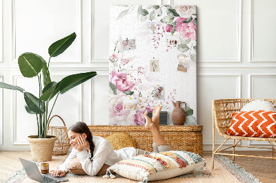 Lavagna in sughero con motivo floreale in delicate tonalità di rosa
