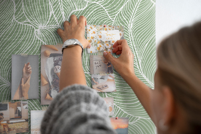 Bacheca di sughero con stampa di foglie delicate su sfondo verde