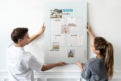 Bacheca di sughero vision board con quattro categorie di obiettivi