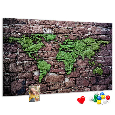 Bacheca in sughero mappa del mondo verde su muro di pietra