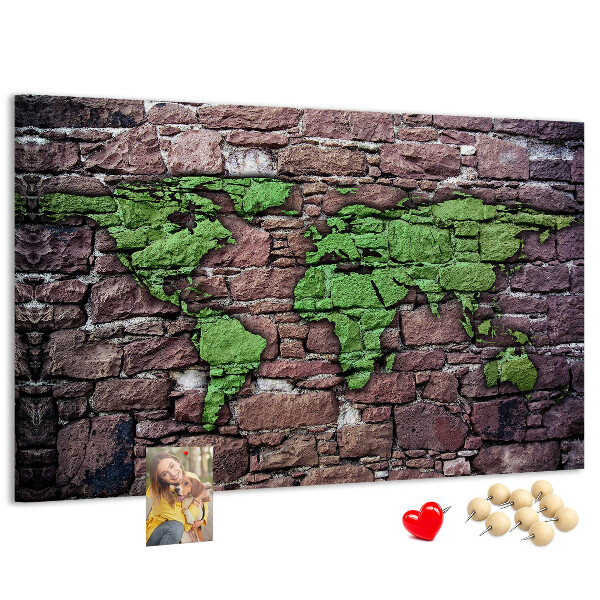Bacheca in sughero mappa del mondo verde su muro di pietra