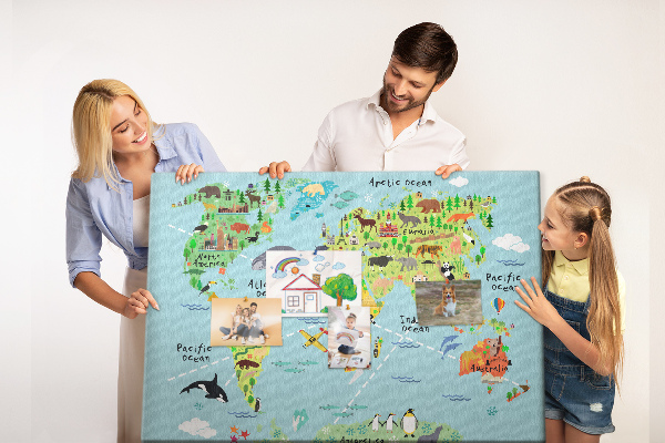 Bacheca in sughero mappa del mondo colorata con animali e continenti