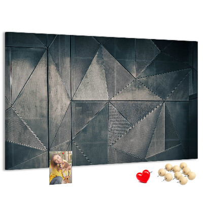 Lavagna di sughero con forme geometriche in diverse tonalità di grigio