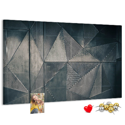 Lavagna di sughero con forme geometriche in diverse tonalità di grigio
