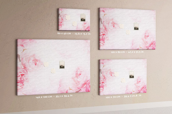 Bacheca in sughero con stampa di delicati fiori rosa su sfondo chiaro