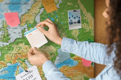 Lavagna di sughero mappa dell'Europa con indicazioni geografiche