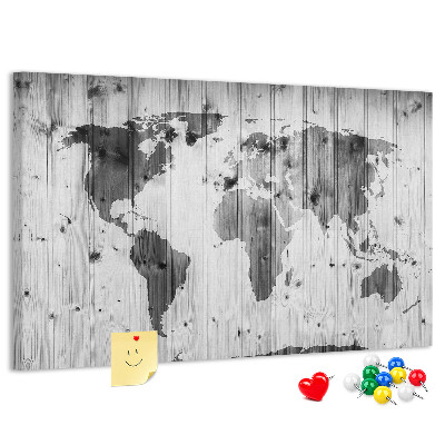 Lavagna di sughero con mappa del mondo su sfondo di assi di legno