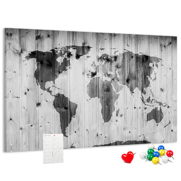 Lavagna di sughero con mappa del mondo su sfondo di assi di legno