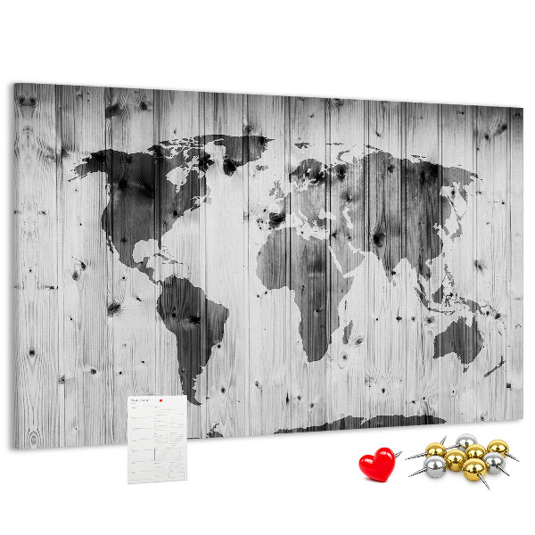 Lavagna di sughero con mappa del mondo su sfondo di assi di legno