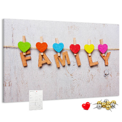 Bacheca in sughero con stampa cuori di famiglia su sfondo effetto legno