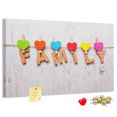Bacheca in sughero con stampa cuori di famiglia su sfondo effetto legno