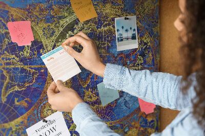 Bacheca in sughero con stampa di un'antica mappa del mondo dai colori vivaci