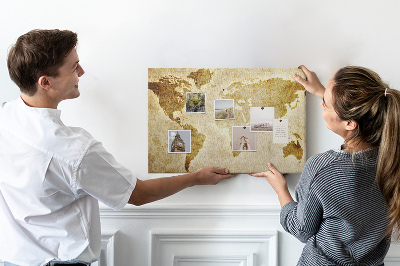 Lavagna di sughero con stampa antica della mappa del mondo in seppia