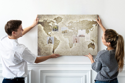Bacheca in sughero con stampa di una vecchia mappa del mondo sullo sfondo