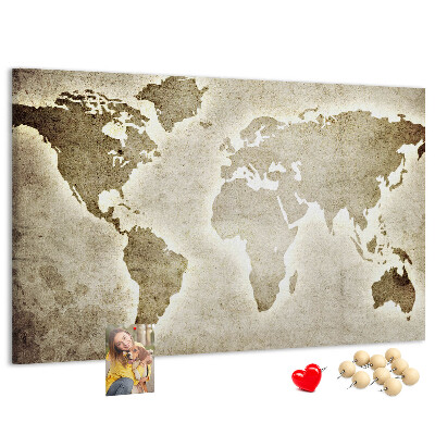 Bacheca in sughero con stampa di una vecchia mappa del mondo sullo sfondo