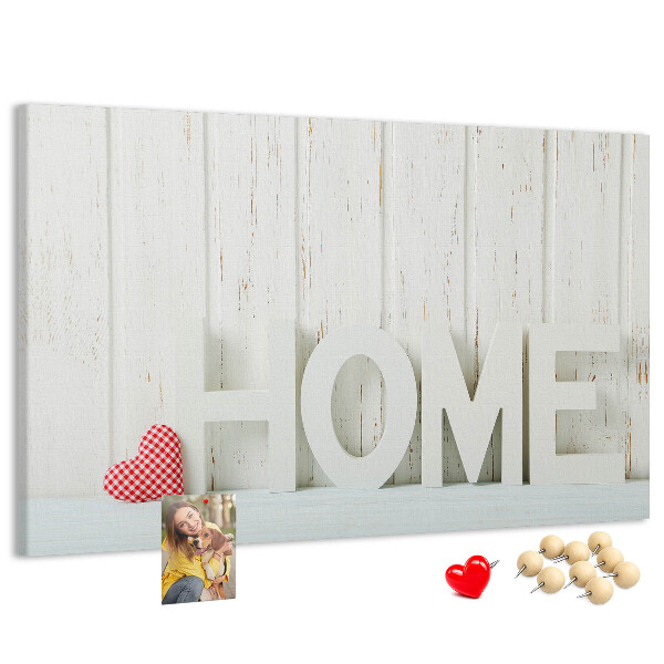 Bacheca in sughero con scritta HOME elegante su sfondo bianco
