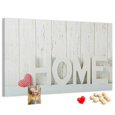Bacheca in sughero con scritta HOME elegante su sfondo bianco