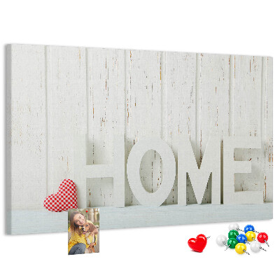 Bacheca in sughero con scritta HOME elegante su sfondo bianco
