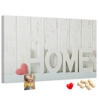 Bacheca in sughero con scritta HOME elegante su sfondo bianco