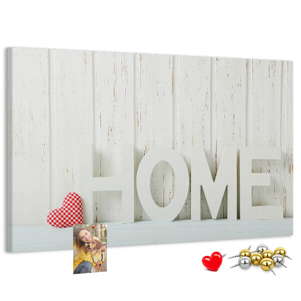 Bacheca in sughero con scritta HOME elegante su sfondo bianco