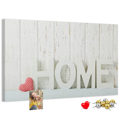 Bacheca in sughero con scritta HOME elegante su sfondo bianco