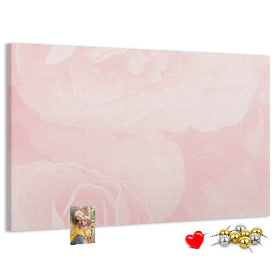 Bacheca in sughero con stampa di delicate rose rosa su sfondo chiaro