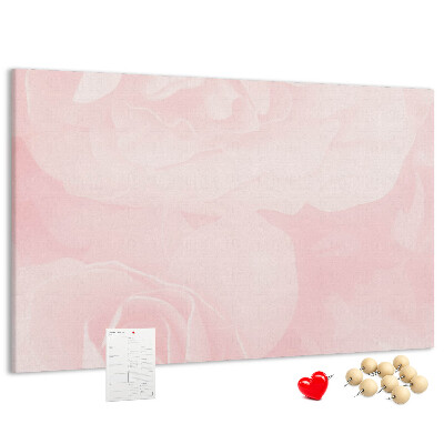 Bacheca in sughero con stampa di delicate rose rosa su sfondo chiaro
