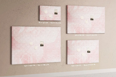 Bacheca in sughero con stampa di delicate rose rosa su sfondo chiaro